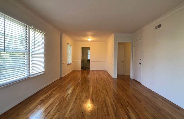 Bright, Spacious 2Bd 1Ba Unit within walking distance of UCLA and Westwood Village - 11000 Massachusetts Avenue, Los Angeles, CA 90025