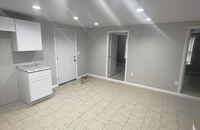 125 Glenwood Court - 202 Gallery 4