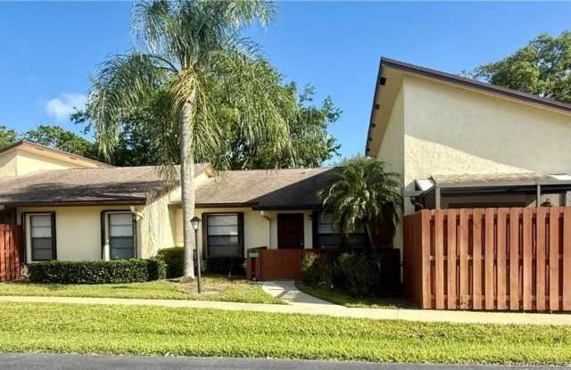 8005 SE Villa Circle photos photos