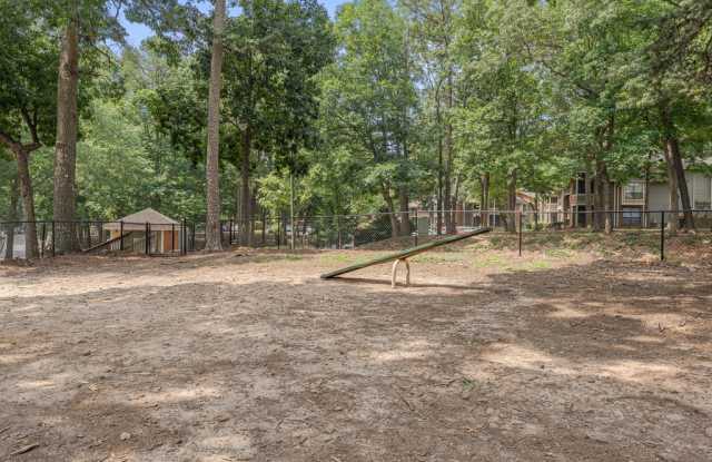 The Retreat at Lake Johnson Apartments Gallery 4