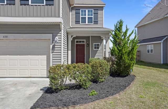 Minutes to Back Gate & Beaches! Gallery 3