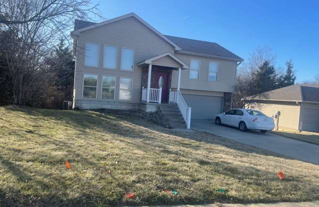 Split Level Three Bedroom 2.5 Bath with Two Living Areas photos photos