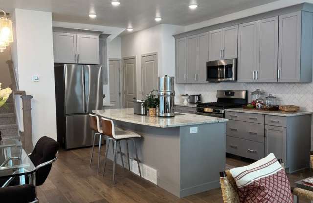 Beautiful Highland Home for rent! Gallery 4