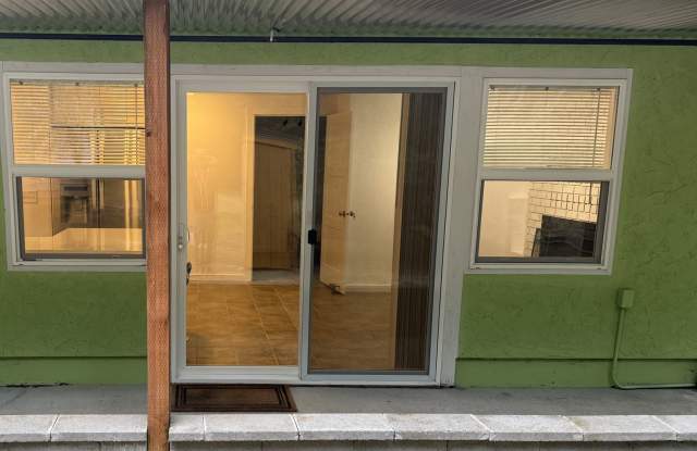 Cozy 1 Bedroom Apartment in Peaceful Olalla Setting – Utilities Included! photos photos