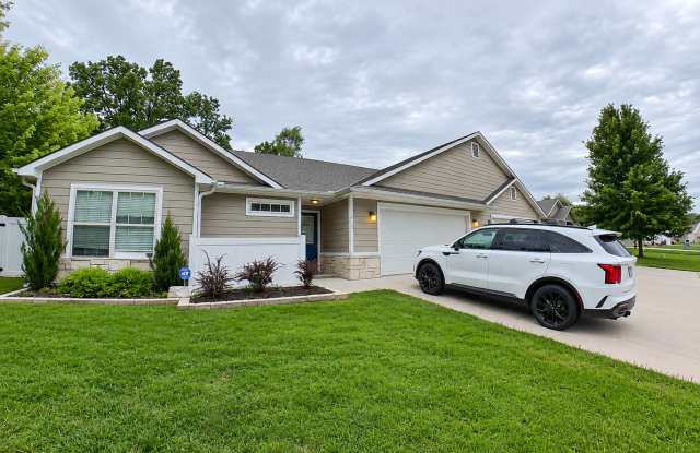 HUGE Fenced In Yard +  Pet Friendly + Stainless Steel Appliances + Washer & Dryer Included! Available July 10th! photos photos
