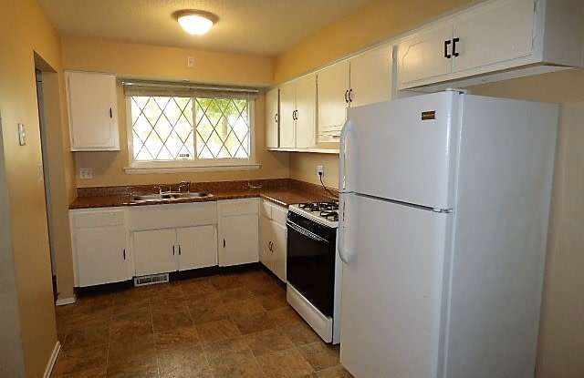4971 Lindora Drive Gallery 4