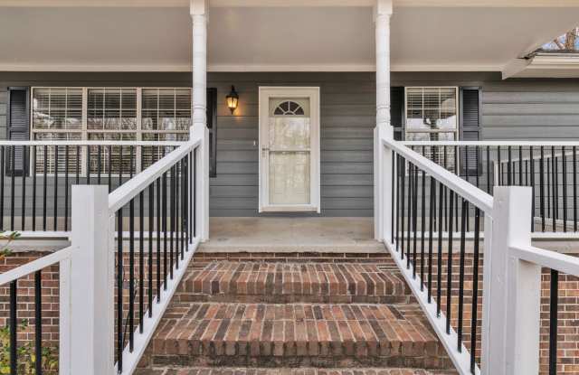 Clinton 37716 - 3 bedroom, 2 bath home - Call Sharon Arnwine 865-313-7215 Gallery 4