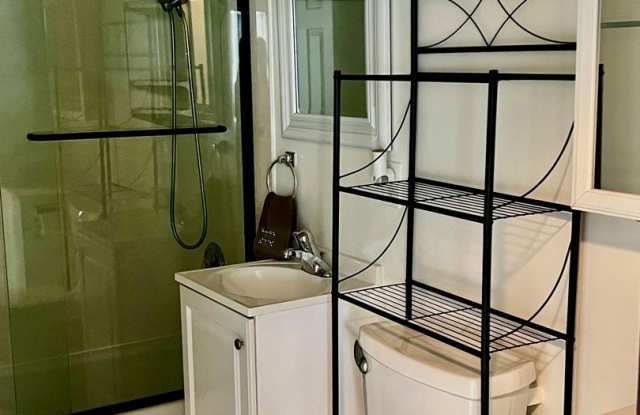 Hidden Gem with Views! 2 bedroom, 1 bathroom photos photos Hidden Gem with Views! 2 bedroom, 1 bathroom photos photos