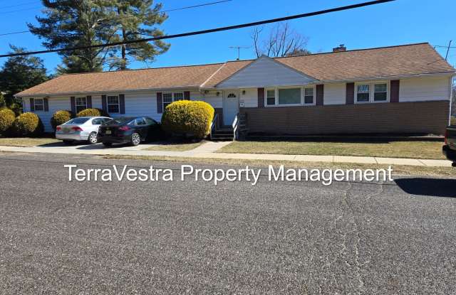 Now showing for 2026-2027 School Year! 6 Bedroom 2 Bath College Rental photos photos