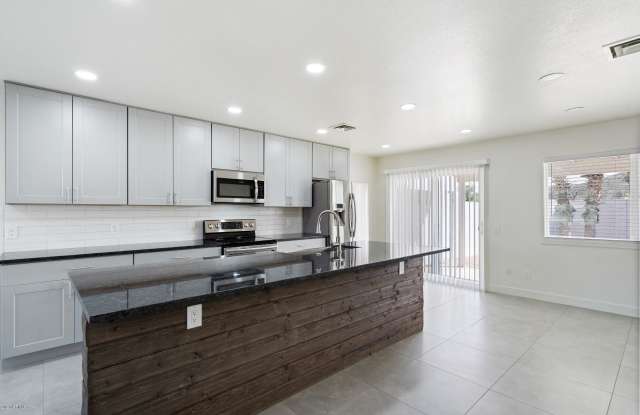 1771 E GRANDVIEW Road Gallery 2
