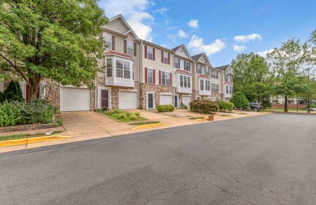 Dream Townhome in Kingstowne – Updated Elegance with Flexible Living Space Gallery 3