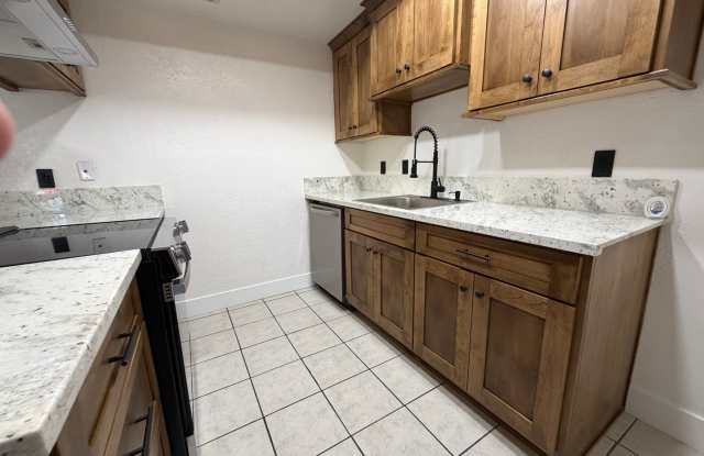 Fully Renovated 2-Bedroom Home with Spacious Backyard – Move-In Ready in Sacramento Gallery 4