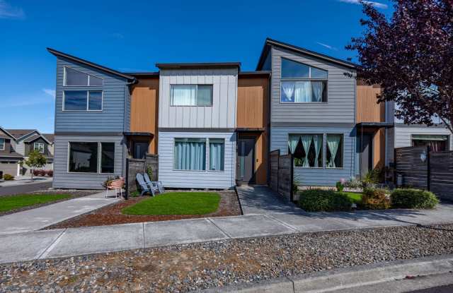 3 bedroom home in Ridgefield w/ AC - Built in 2016 photos photos