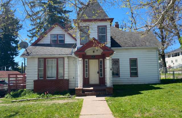 Cheney-Perfect setup for group living—6 bedrooms, 2 kitchens, and plenty of space near campus. Off street parking photos photos