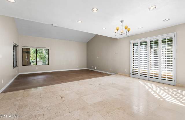 8624 N TIMBERLANE Drive Gallery 2