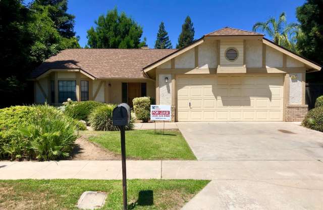 $2,295 Fruit & Sierra 3 Bedroom home - N. Arthur Ave. Fresno Gallery 3