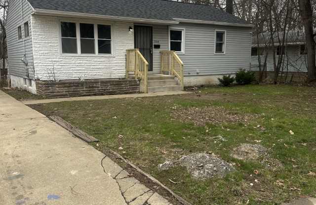 1326 Pontiac Street photos photos