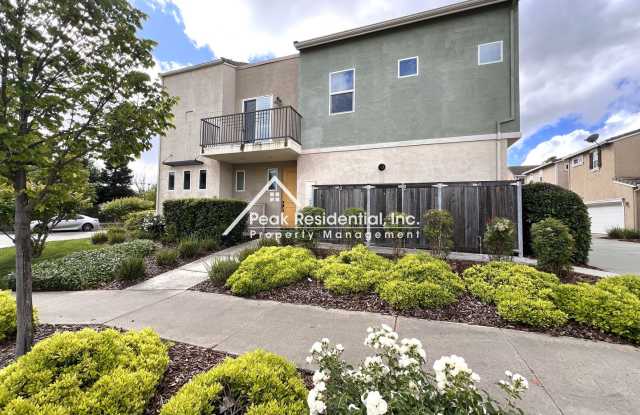 Updated 3bd/3ba North Natomas Townhouse photos photos