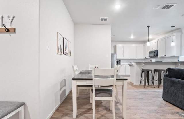 5606 Kemper Street Gallery 4