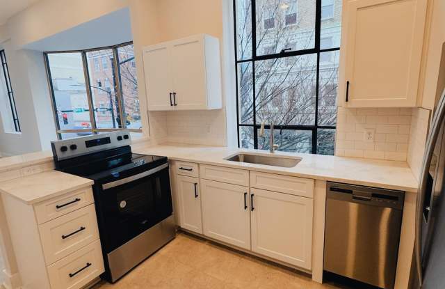 Chatham Place Apartments, Downtown Winston-Salem - 301 West 4th Street, Winston-Salem, NC 27101 Chatham Place Apartments, Downtown Winston-Salem - 301 West 4th Street, Winston-Salem, NC 27101