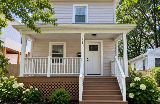 Gorgeous 3 bedroom 1 1/2 bathroom Single Family House photos photos