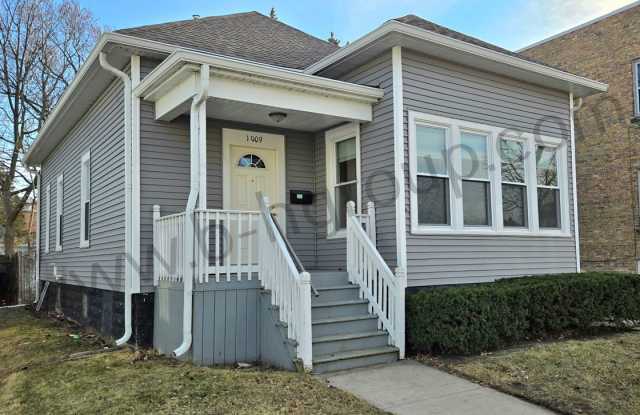 Single Family House - 1009 58th Street, Kenosha, WI 53140