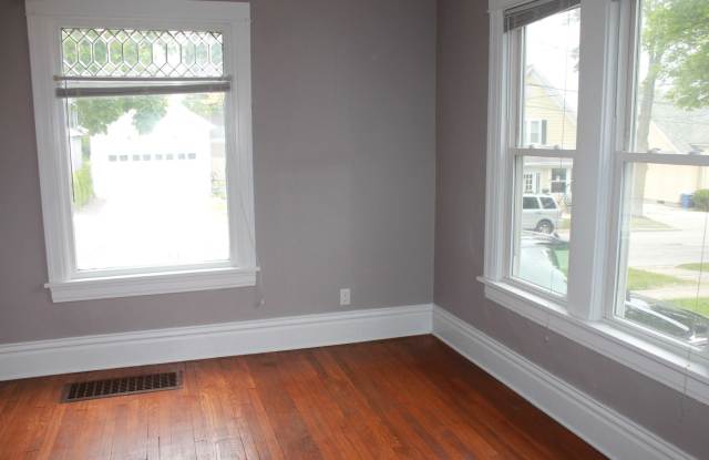 319 Indiana Street Gallery 3