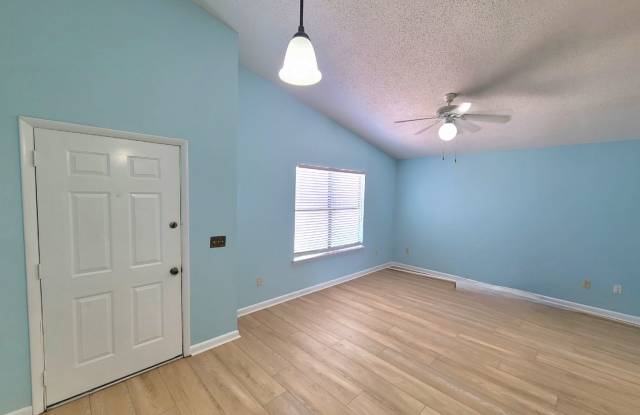1 Bedroom 1 bath Duplex Gallery 4