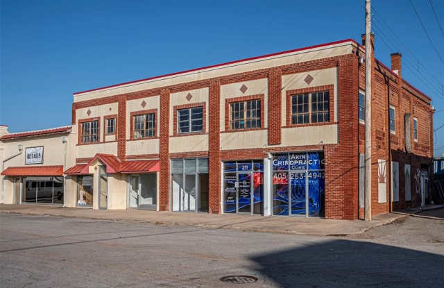 209 S 5th Street - 209 South 5th Street, Chickasha, OK 73018