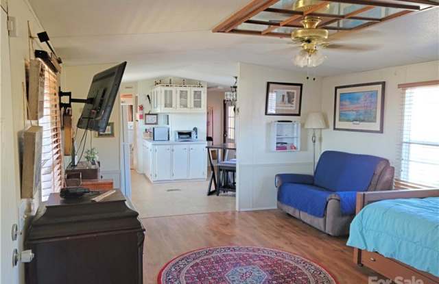 135 Fowler Ln Gallery 3
