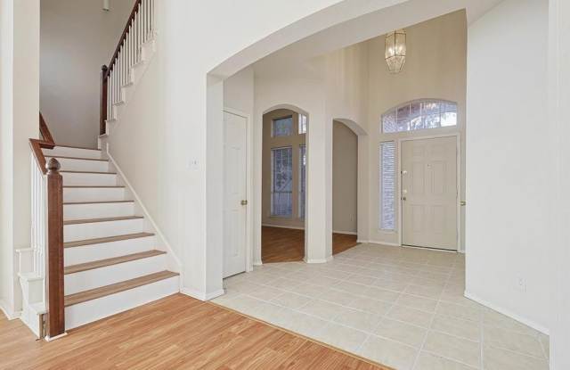 18748 Tall Oak Drive Gallery 4