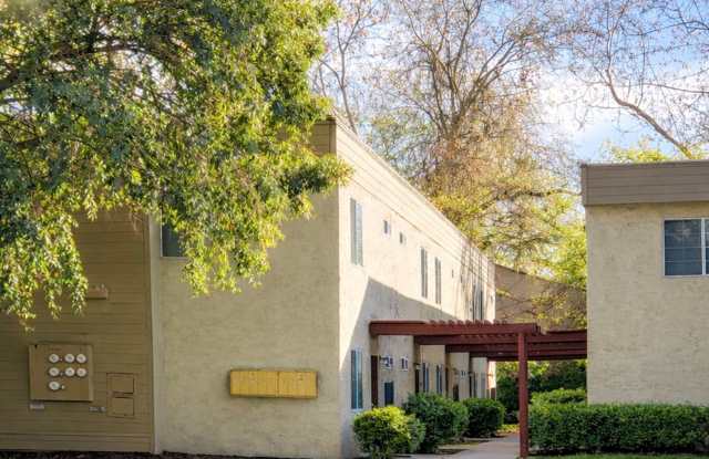 Spacious Four Bedroom Townhome photos photos