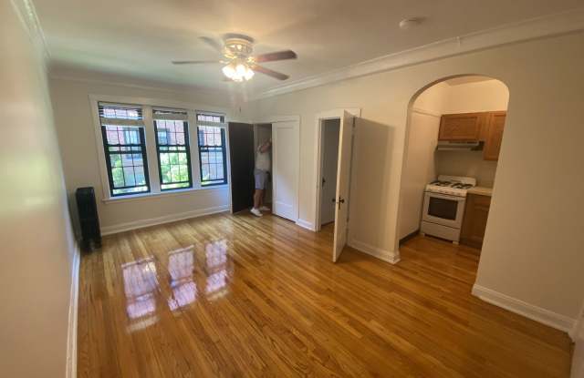 2501 West Winnemac Avenue photos photos