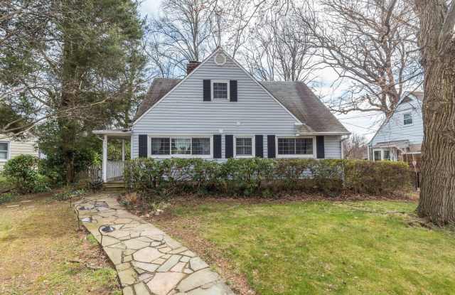 Memorable 4 BR/2 BA Single Family in Wheaton Hills! - 2802 Dawson Avenue, Wheaton, MD 20902