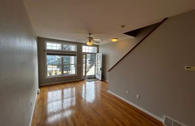 BEAUTIFUL 2-BR, 1.5 BATH CONDO - 412 Beachwalk Trail, Luna Pier, MI 48157