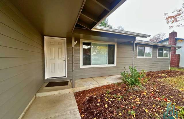Fully Remodeled 3BR Home with Huge Fenced Backyard Gallery 3