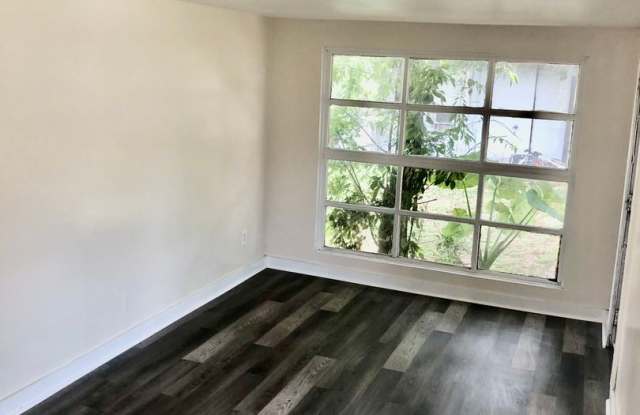 **Gorgeous (3BR/1BA) Lakeland "Dixieland" Home** photos photos