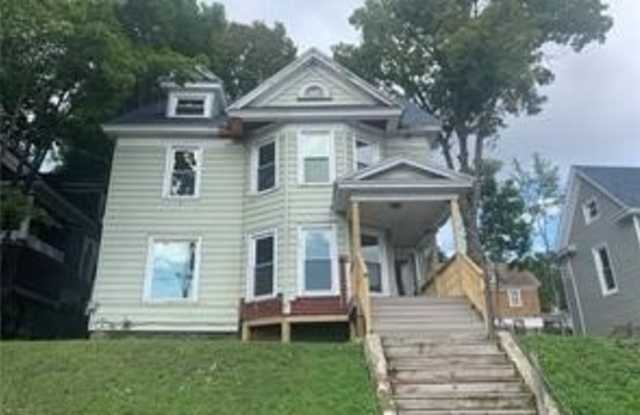 43 Spruce Street unit: 4 photos photos