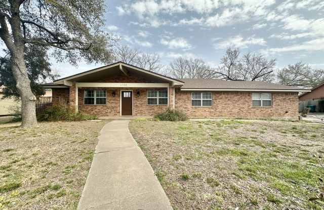 Viewable Now! Small Dogs Accepted! - 1703 Antelope Trail, Harker Heights, TX 76548 Viewable Now! Small Dogs Accepted! - 1703 Antelope Trail, Harker Heights, TX 76548
