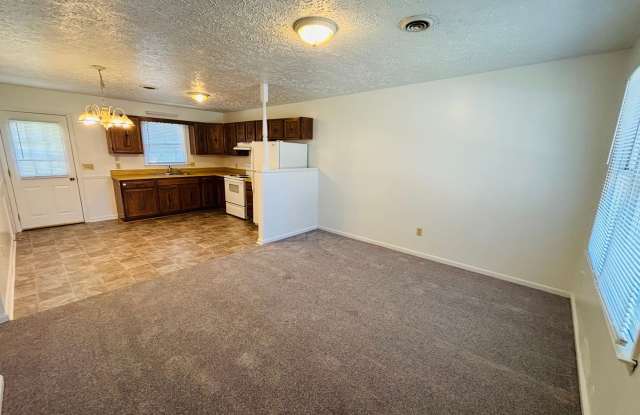 3 Bedroom, 1 Bath Duplex Gallery 3