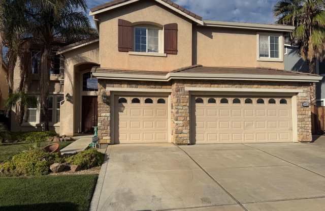 3 BEDROOM 3 BATHROOM HOME AVAILABLE IN LAKESHORE! photos photos