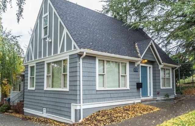 U District - Beautiful 2 Bed / 2 Bath Townhouse Gallery 3