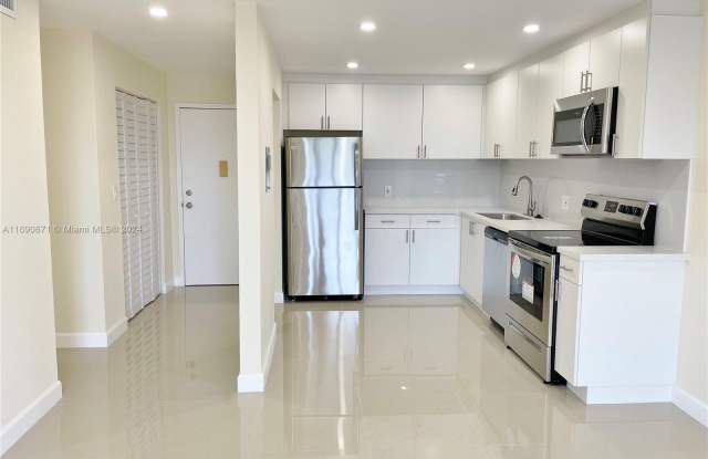 16950 W Dixie Hwy photos photos