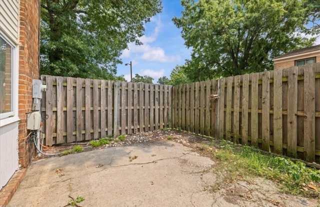 5021 Clairmont Court Gallery 3