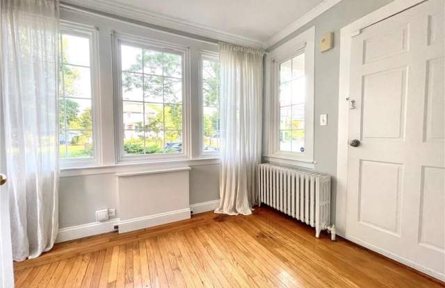 306 Soundview Avenue Gallery 3