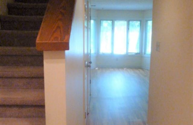 Nice 2br 2ba townhome-style condo in Mill Creek! Walk to UNC next year! Gallery 3