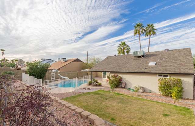1433 E PARADISE Lane Gallery 3