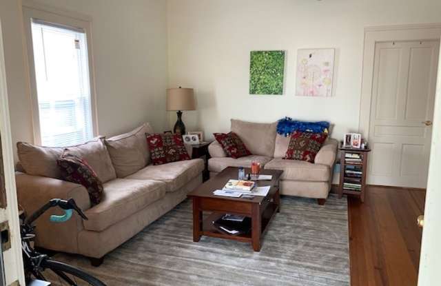 Application Pending! Come see this Jackson Street hideaway! 1 Bed/1 Bath - Wonderful Location! photos photos