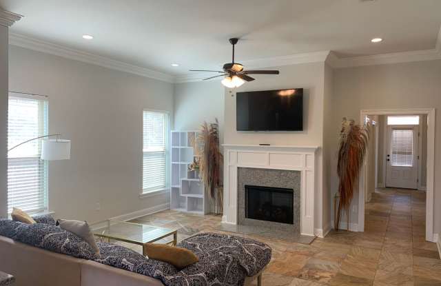 Beautiful 4 Bedroom 2.5 Bath Available for Rent in Gonzales! photos photos