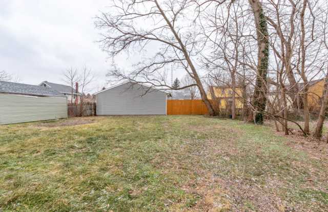 Craftsman Charm! Covered Porch, Hardwoods, Basement- 2613 Fletcher Ave NE, Canton! Gallery 4